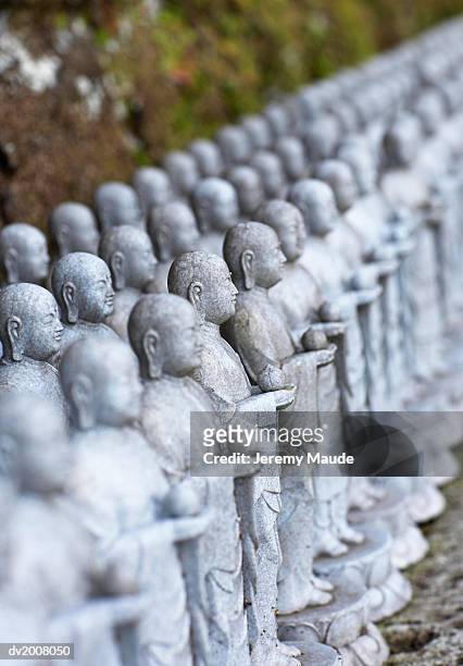 statues, kamakura, japan - 三浦半島 ストックフォトと画像