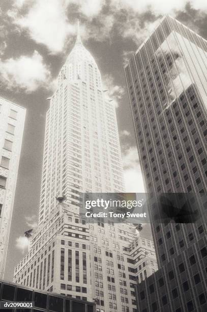 low angle shot of the chrysler building - upper midtown manhattan stock pictures, royalty-free photos & images