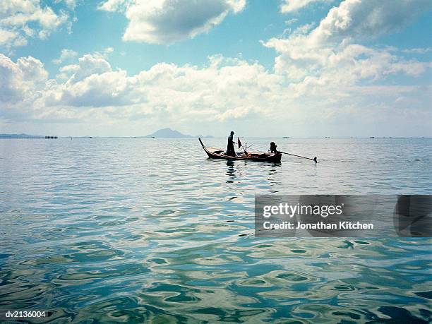 one person fishing in a boat, koh samui, thailand - province de surat thani photos et images de collection