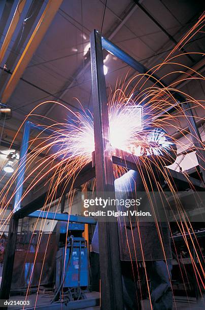 shower of welding sparks - sparks fotografías e imágenes de stock