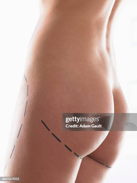 curved dotted line marked across a woman's backside - adam pretty stockfoto's en -beelden