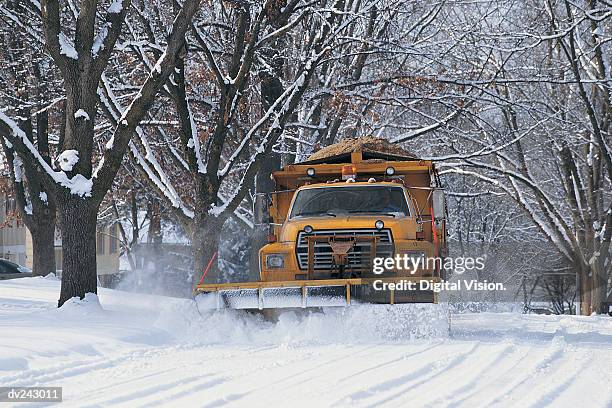 snowplough clearing roads - snowplow 個照片及圖片檔