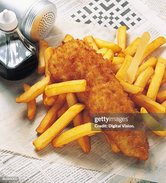 fish and chips - chips on paper stock pictures, royalty-free photos & images