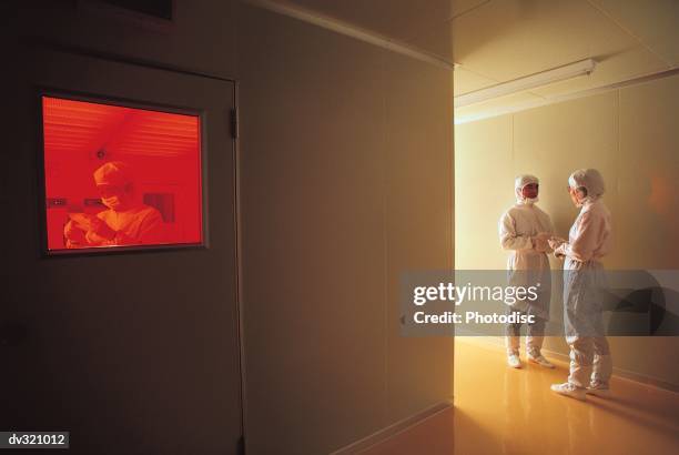 Clean Room Talking 206,247 Clean Stock Photos, High-Res Pictures, and Images - Getty Images