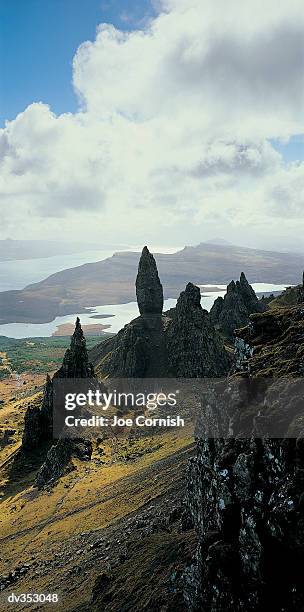 jagged cliffs and rock formations - ハイランド諸島 ストックフォトと画像