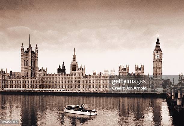 houses of parliament, london - arnold stockfoto's en -beelden