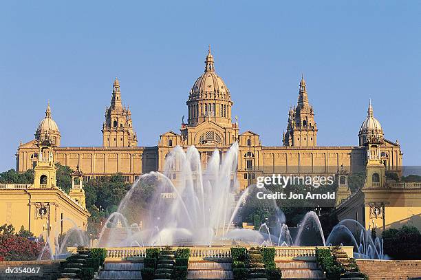 montijuich palace in barcelona - arnold stockfoto's en -beelden