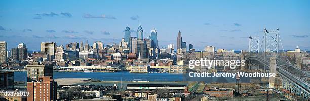 philadelphia skyline - philadelphia stock-fotos und bilder