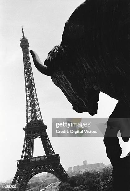 view of eiffel tower from place du trocadero - du stock pictures, royalty-free photos & images