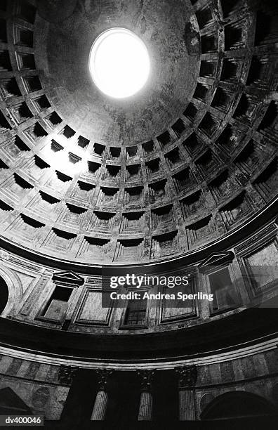 skylight in domed ceiling - architectural cornice stock-fotos und bilder