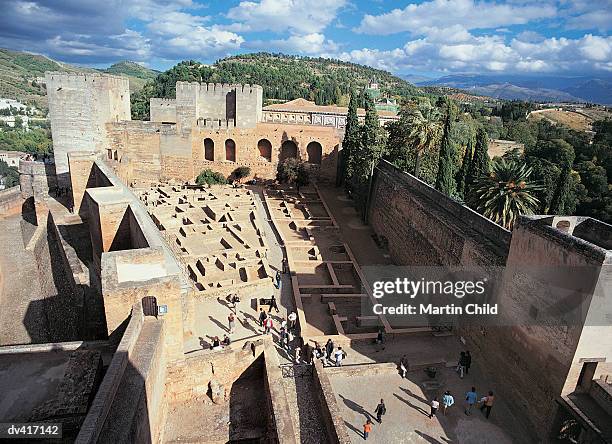 alcazaba (fortress), alhambra palace, granada, spain - granada spain landmark - fotografias e filmes do acervo