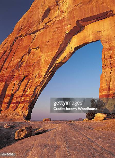 white mesa arch, utah, usa, - mesa arch stockfoto's en -beelden