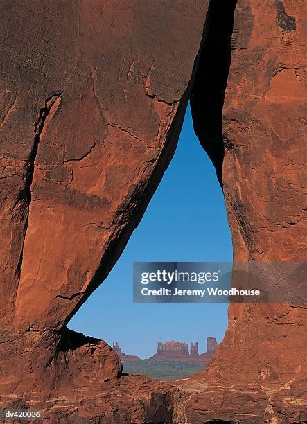 teardrop arch, mounument valley, arizona, usa - teardrop arch bildbanksfoton och bilder