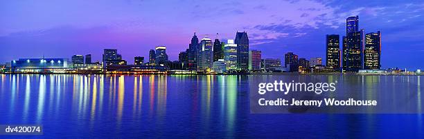 usa, michigan, detroit skyline, night - detroit michigan night stock pictures, royalty-free photos & images