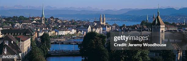 river limmat, zurich, switzerland - kanton zürich stock-fotos und bilder