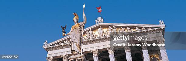 pallas athene fountain and parliament, vienna, austria - wiener innenstadt stock-fotos und bilder