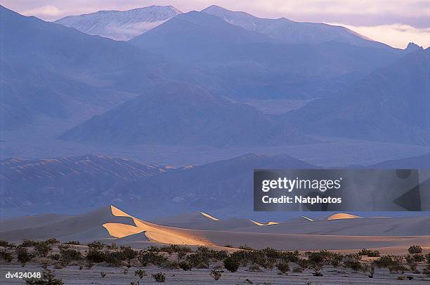 amargosa mountain range, death valley national park, california, usa - amargosa mountains stock-fotos und bilder