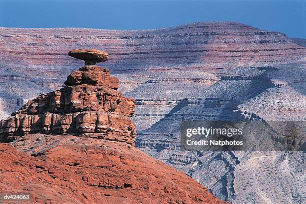 mexican hat, utah, usa - mexican hat fotografías e imágenes de stock