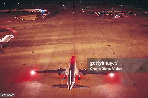 commercial aeroplane on a runway - taxiing stockfoto's en -beelden