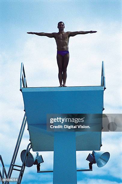 diver preparing to dive from platform - high diving platform stock pictures, royalty-free photos & images