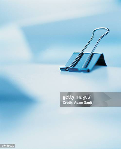 bulldog  clip on a document - bulldog clip imagens e fotografias de stock