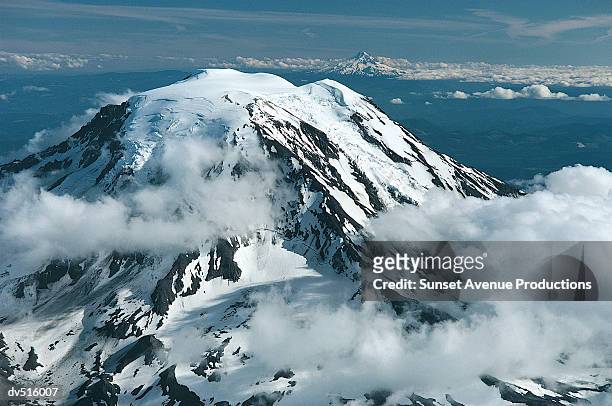 mount adams volcano, cascade mountain range, washington, usa - cascade range imagens e fotografias de stock