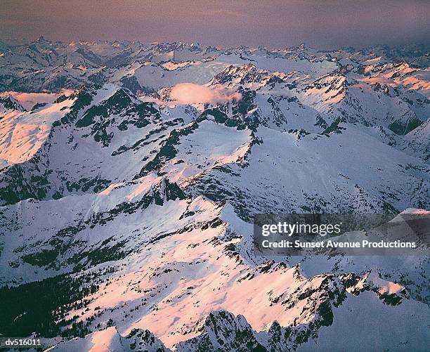 north cascade mountain range, washington, usa - nördliches kaskadengebirge stock-fotos und bilder