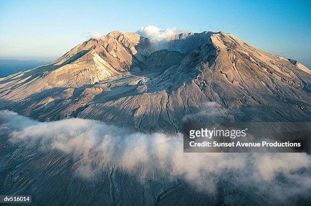 summit crater of mount saint helens volcano, cascade mountain range, washington, usa - cascade range imagens e fotografias de stock