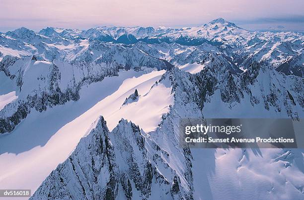 north cascade mountain range, washington, usa - northern cascade range stockfoto's en -beelden