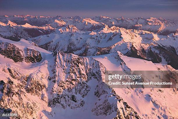 sunset glow, north cascade mountain range, washington, usa - nördliches kaskadengebirge stock-fotos und bilder