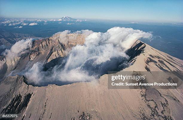 mount st helens, cascade mountain range, washington, usa - mount st helens stock-fotos und bilder