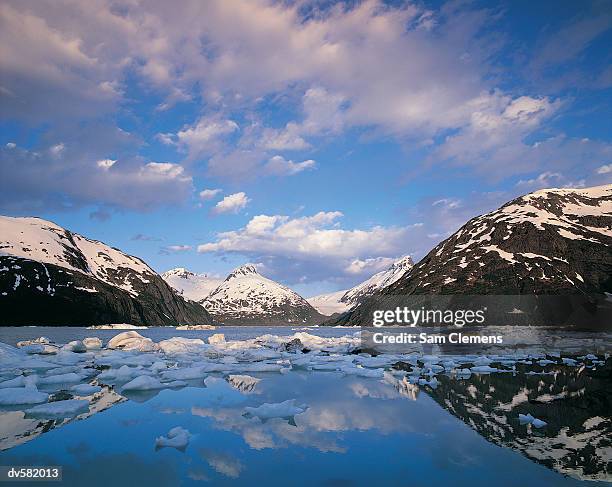 alaska lake surrounded by mountains - portage glacier stockfoto's en -beelden