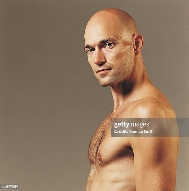 shirtless bald man - le ストックフォトと画像