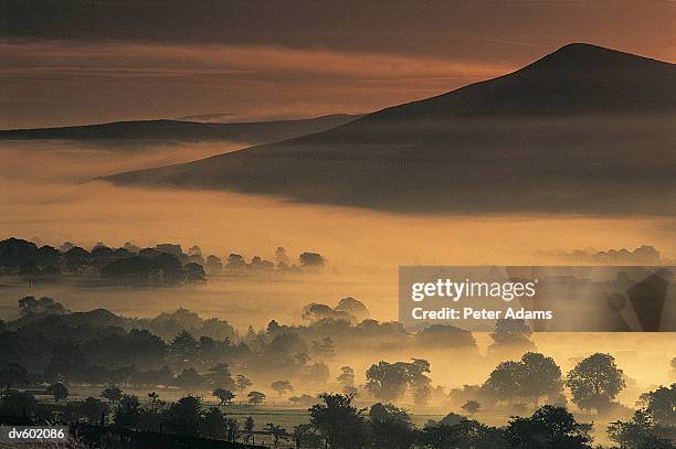 edale valley, peak district, derbyshire, england, uk - peter adams imagens e fotografias de stock