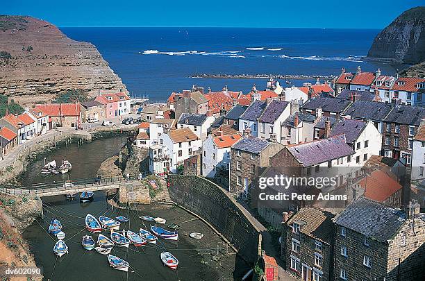 staithes, north yorkshire, england, uk - peter adams stock pictures, royalty-free photos & images