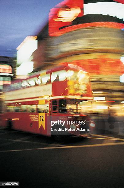piccadilly circus, london, england, uk - peter adams imagens e fotografias de stock