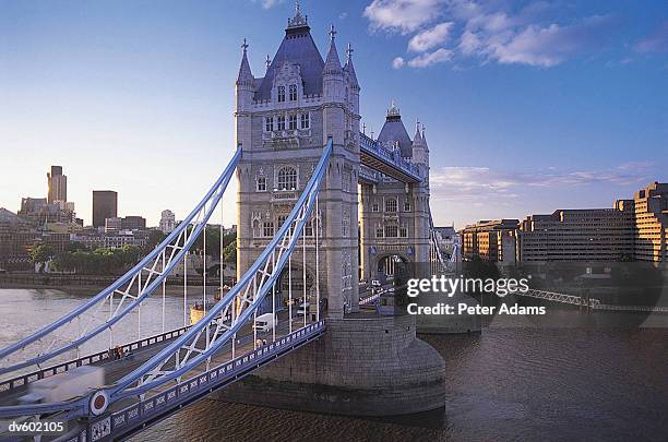 tower bridge, london, england, uk - peter adams imagens e fotografias de stock