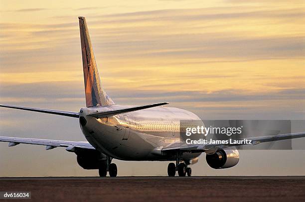 jet on tarmac - taxiing stock pictures, royalty-free photos & images