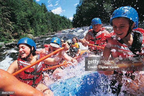 white water rafting - rafting sulle rapide foto e immagini stock