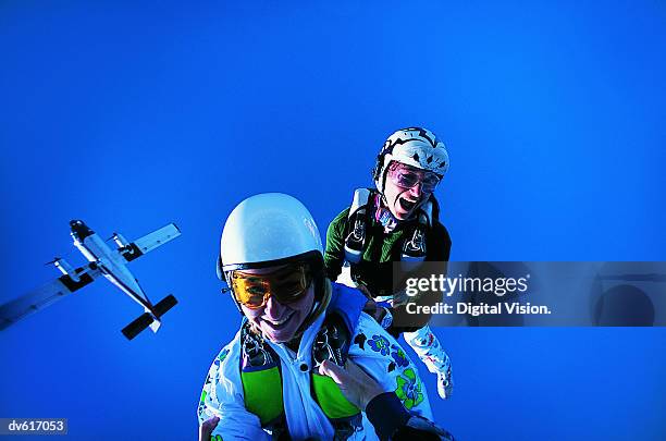 women skydiving - skydive close up stock pictures, royalty-free photos & images