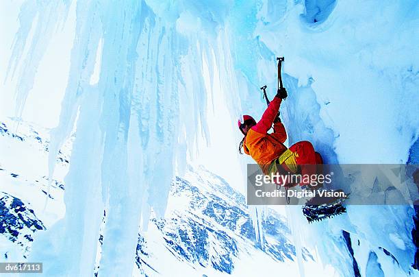 man ice climbing - eisklettern stock-fotos und bilder