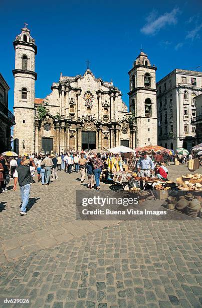 cathedral square market, havana - buena vista stock pictures, royalty-free photos & images