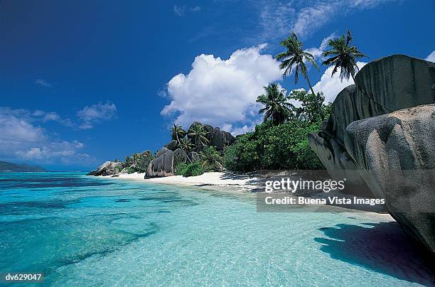 source d'argent beach, la digue island, seychelles, indian ocean - buena vista stock pictures, royalty-free photos & images