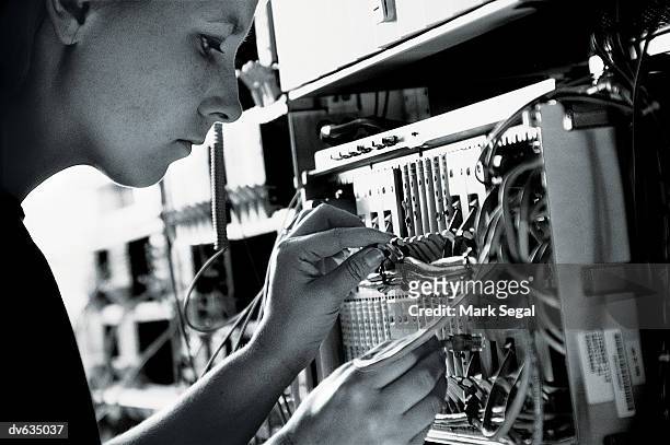 technician checking networking cable - installation of memorial honors victims of ghost ship fire in oakland stockfoto's en -beelden