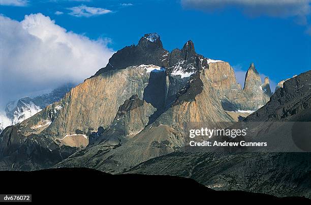 los cuernos del paine, parque nacional torres del paine , chile - torres stock pictures, royalty-free photos & images