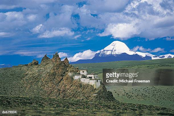 mt kailash, chiu gompa ngari province, tibet - mt kailash fotografías e imágenes de stock