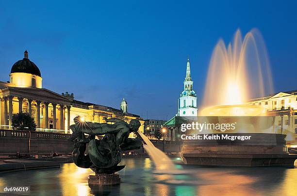 trafalgar square, london, england - londres intramuros photos et images de collection