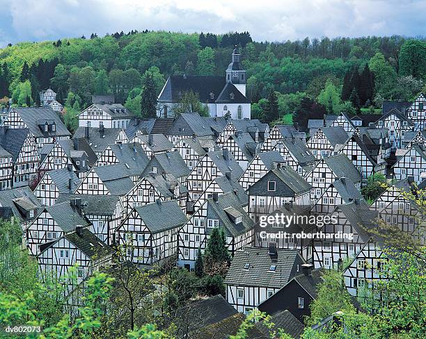 houses in freudenberg, westphalia, germany - rhénanie du nord westphalie photos et images de collection