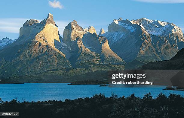 lake pehoe, torres del paine national park, chile - torres stockfoto's en -beelden