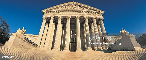 supreme court, washington dc, usa - senate votes on nomination of judge neil gorsuch to become associate justice of supreme court stockfoto's en -beelden